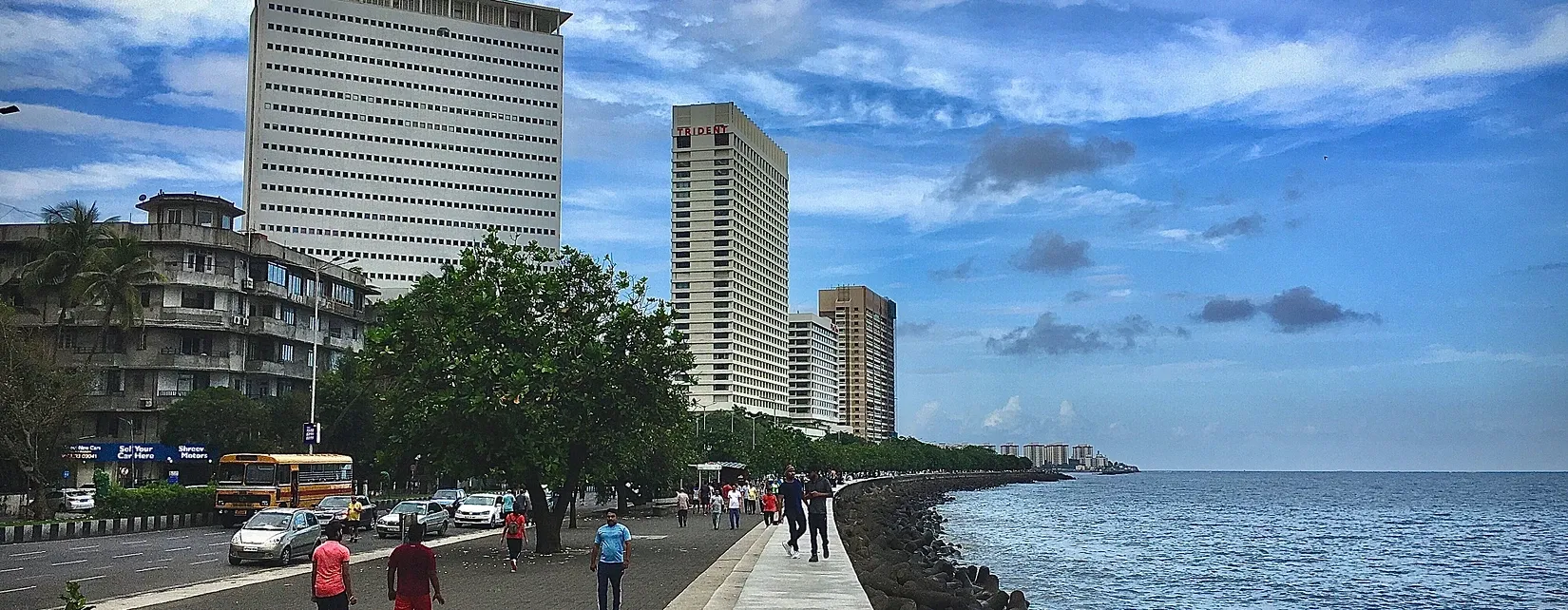 Marine Drive a Crowded and difficult to shoot location in Muma